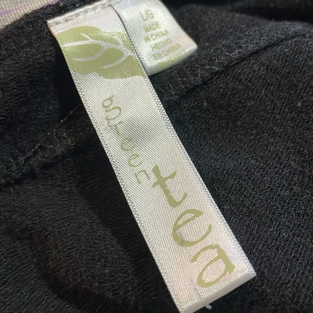 Green Tea Black Comfortable Capris - Picture 8 of 10